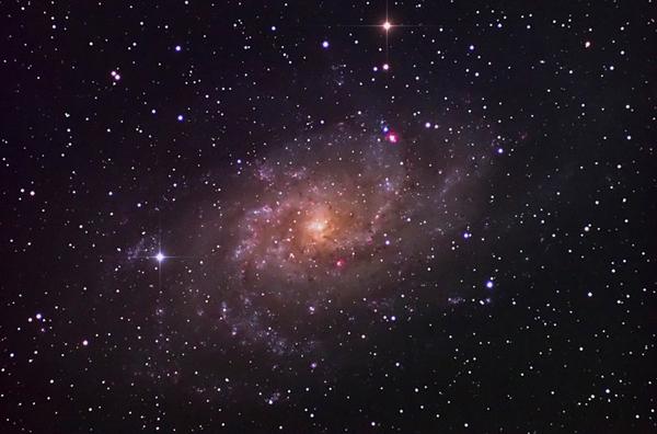 รางวัลรองชนะเลิศอันดับ ๒ นายภูมิภาค เส็งสาย ชื่อภาพ “M33 Triangulum Galaxy”