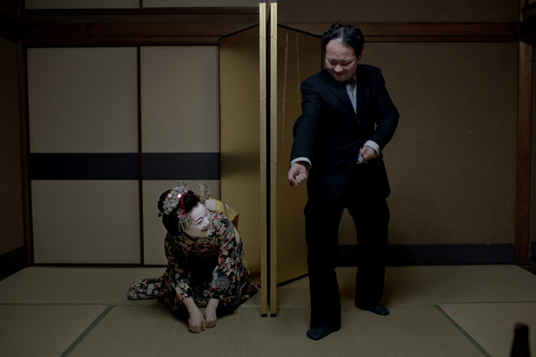 ผู้ชนะการประกวด ภาพชุดเล่าเรื่อง – ความงานอันลุ่มลึก  โดยคาซูฮิโกะ มัตสึมูระ